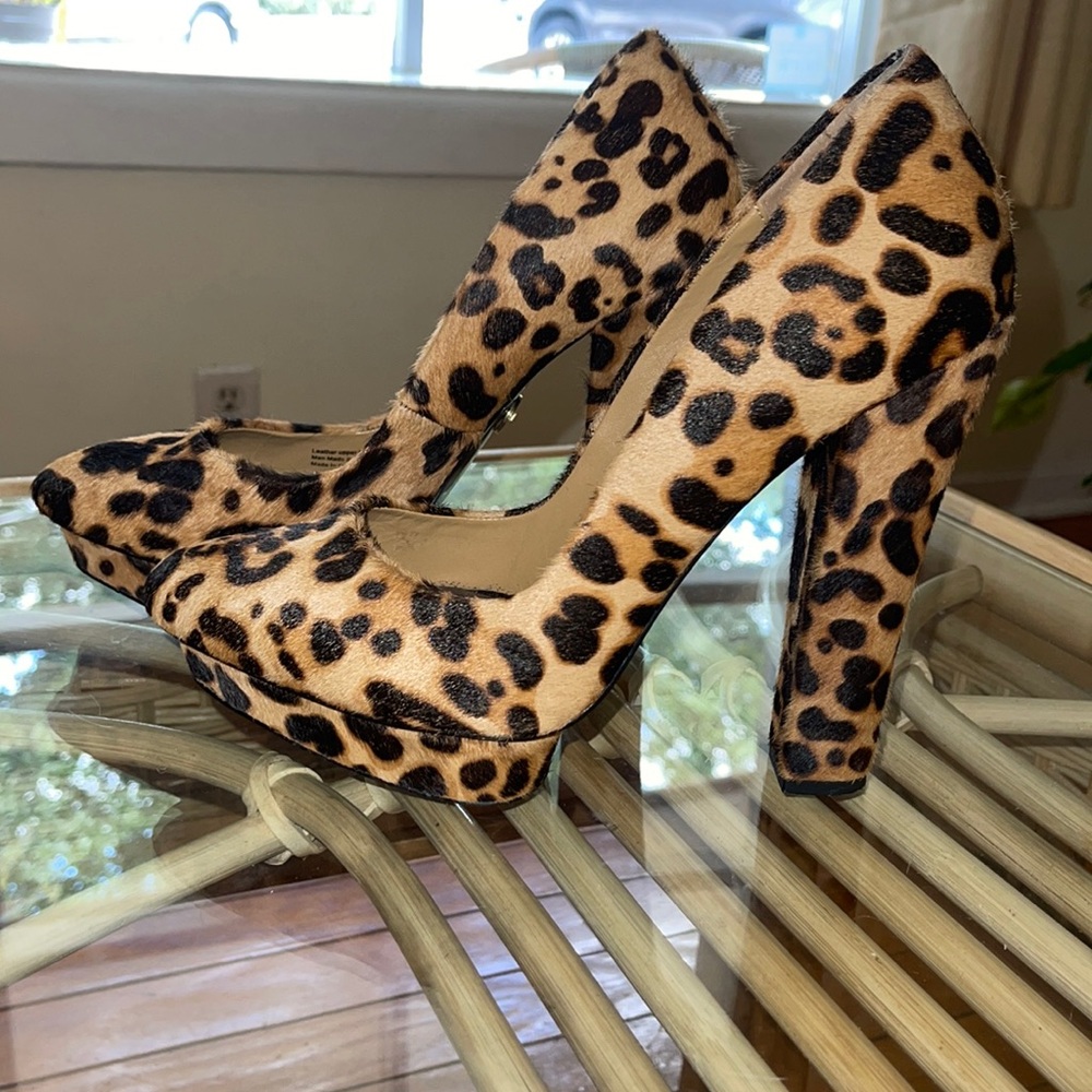 Beautiful calf hair leopard print pumps
